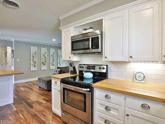 2nd image of 2302 Brentwood Dr
