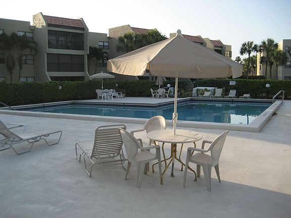 2nd image of 220 Lakeview Dr APT 306
