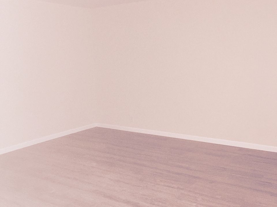 1st image of 40 Glen Eyrie Ave APT 7
