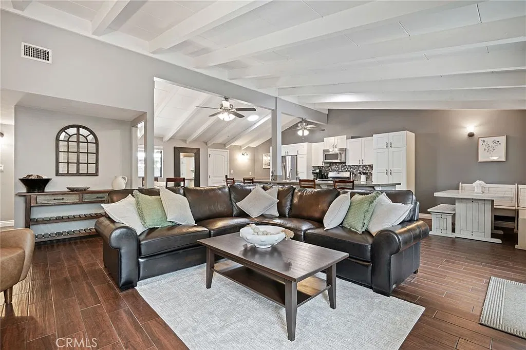 3 bed, 1392 sqft, $5,500 — Photo 1