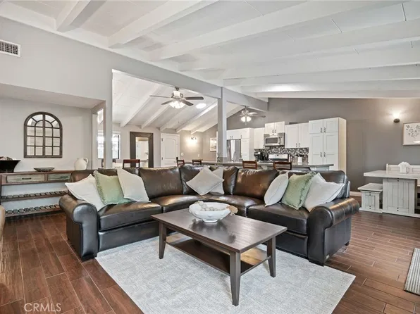 19836 Hamlin St, Woodland Hills, CA 91367