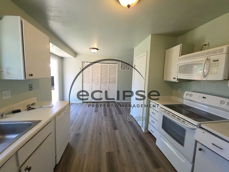 721 Lee Dr — Photo 15