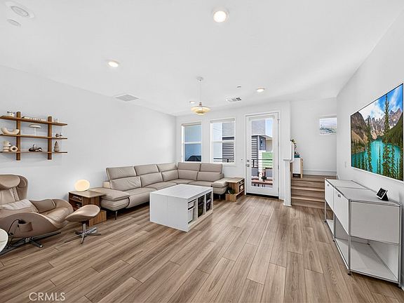 4th image of 1649 W Lincoln Ave Unit 103