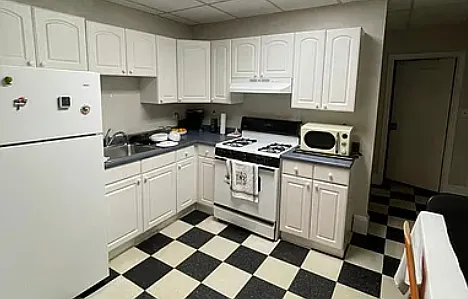 3 bed, 9999 sqft, $3,000 — Photo 4