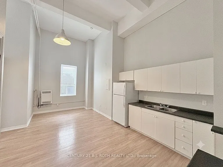 19 Dunlop St W #205 — Photo 7