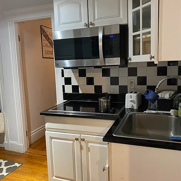35 Queensberry St #10 — Photo 3