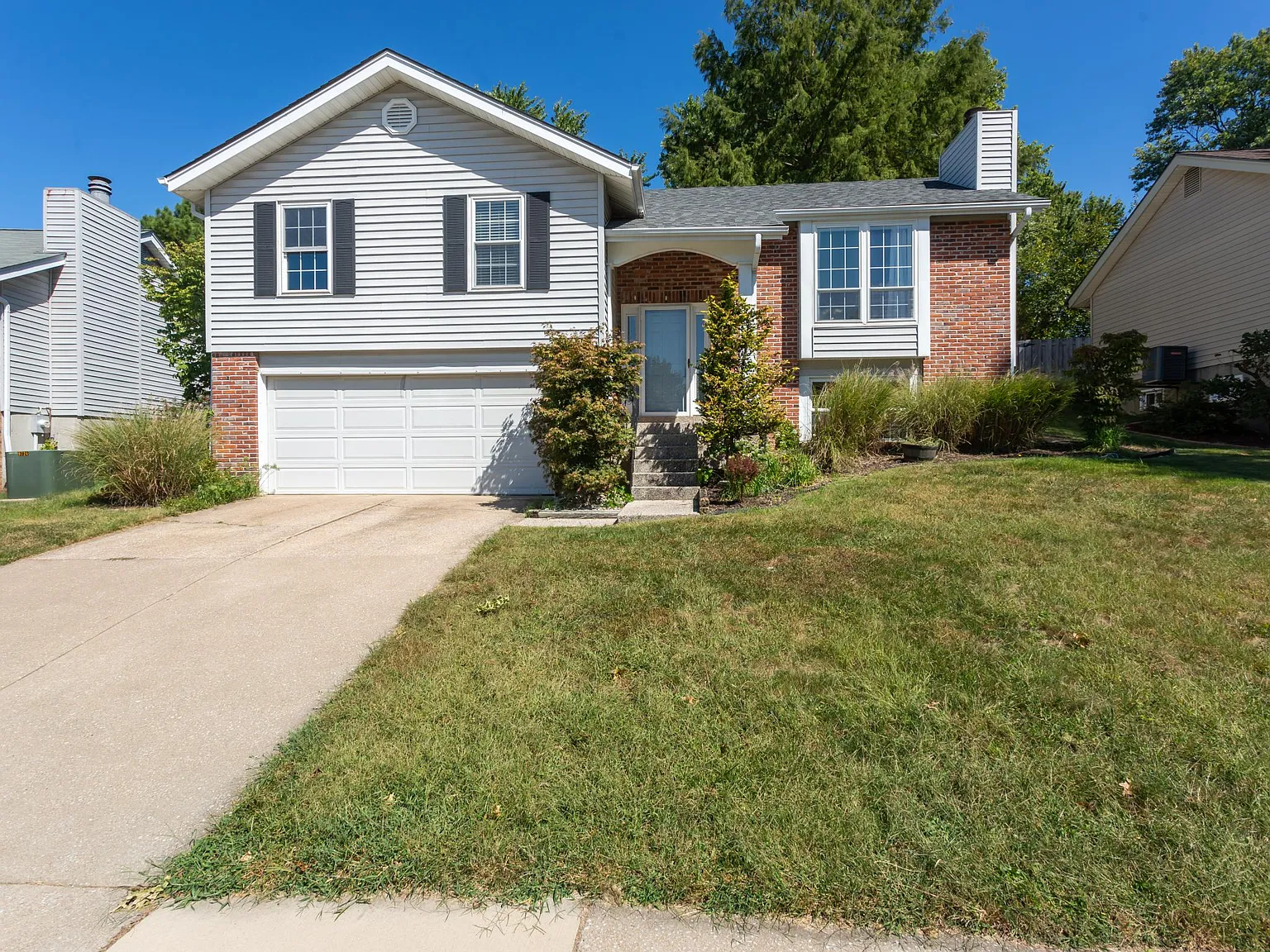 743 Eaglebrooke Dr photo 1