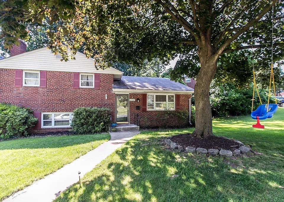 12217 Hunters Ln