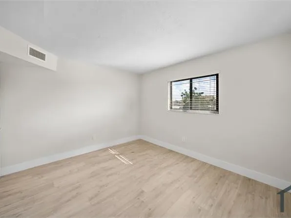 1310 W 29th St #32, Hialeah, FL 33012
