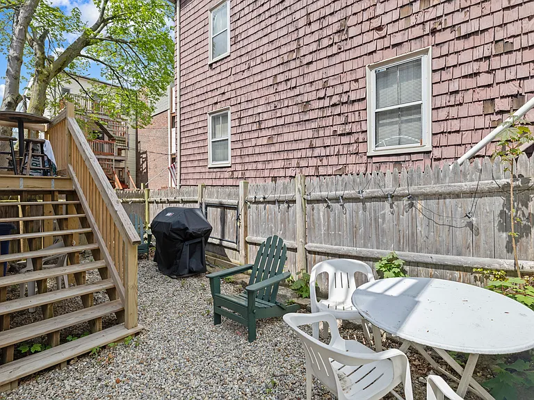 262 E St #A — Photo 11