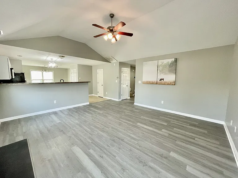 219 Bennington Dr — Photo 10