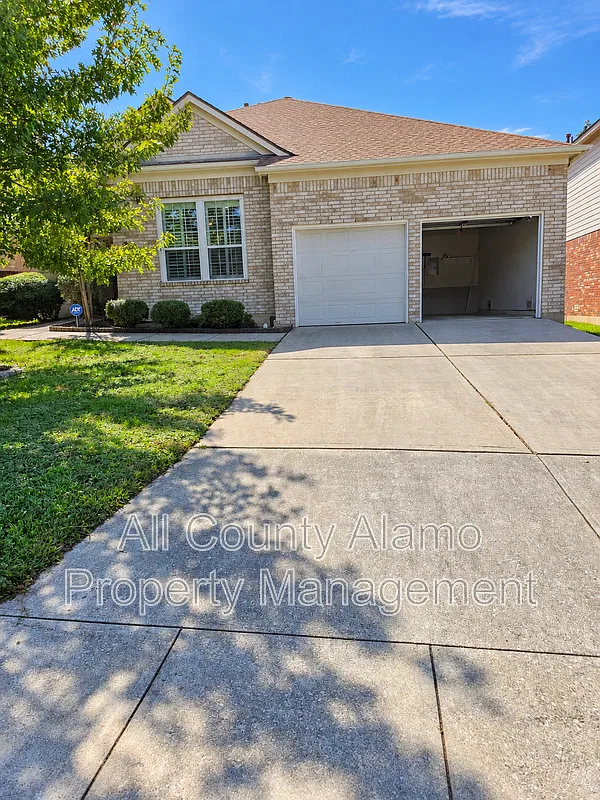 3 bed, 2.0 bath, 2109 sqft, $2,395 — Photo 3