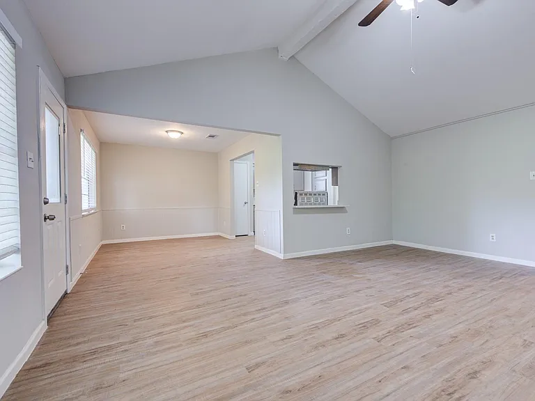 2035 Deerhurst Ln — Photo 5