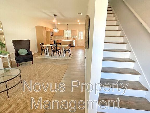 3rd image of 111 Crest Pointe