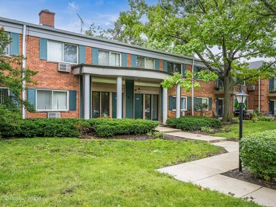 2407 S Goebbert Rd #G202, Arlington Heights, IL, 60005