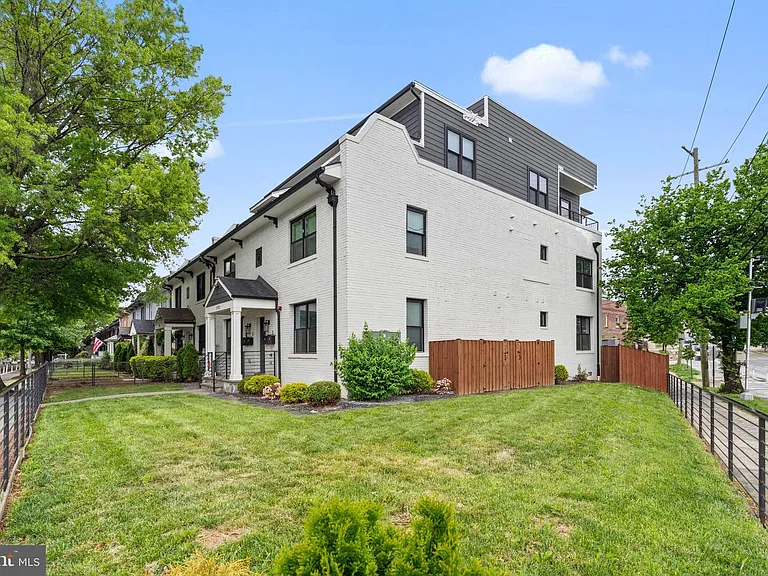 1722 W Virginia Ave NE #2 — Photo 3
