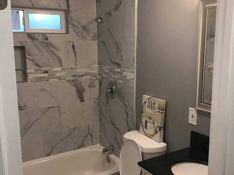 7528 Gloria Ave — Photo 2