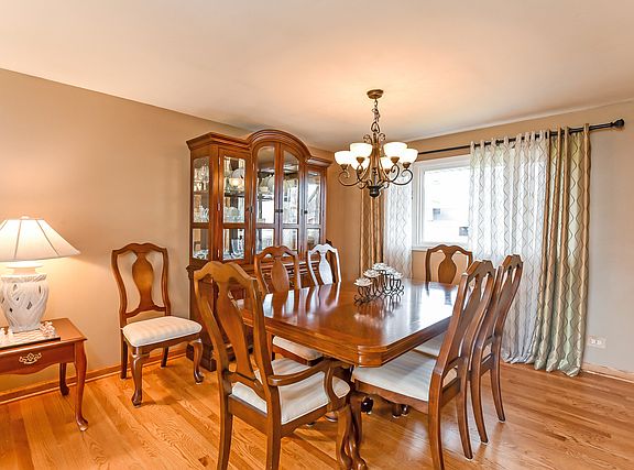5th image of 1028 Brighton Ct