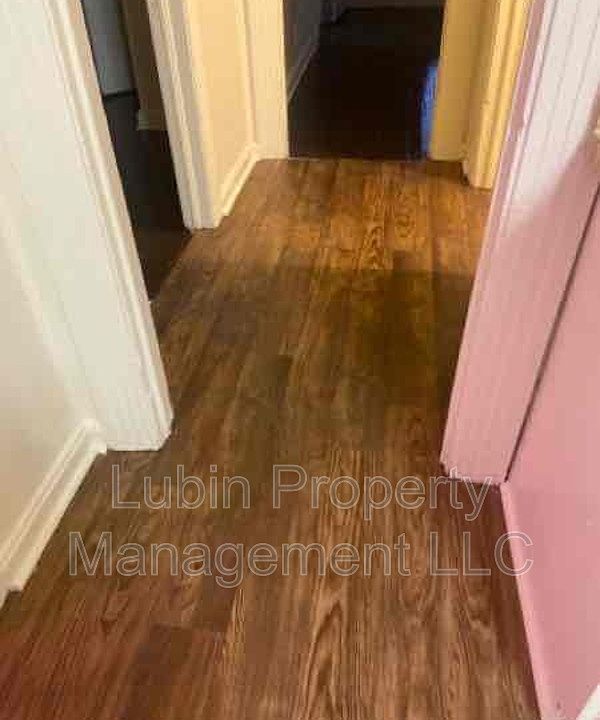 2nd image of 1230 E Mallory Ave