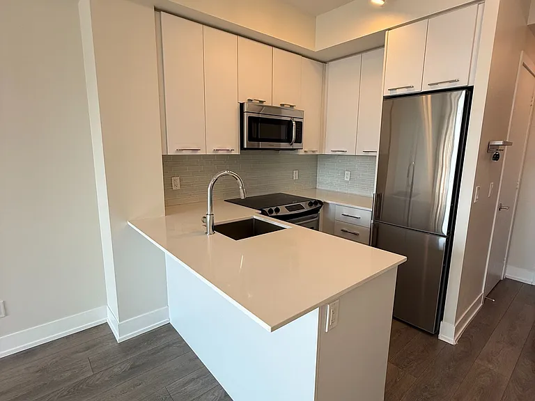 9471 Yonge St W #612 — Photo 4