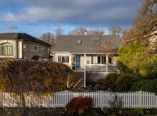 231 E 40th Ave, Vancouver, BC V5W 1L7