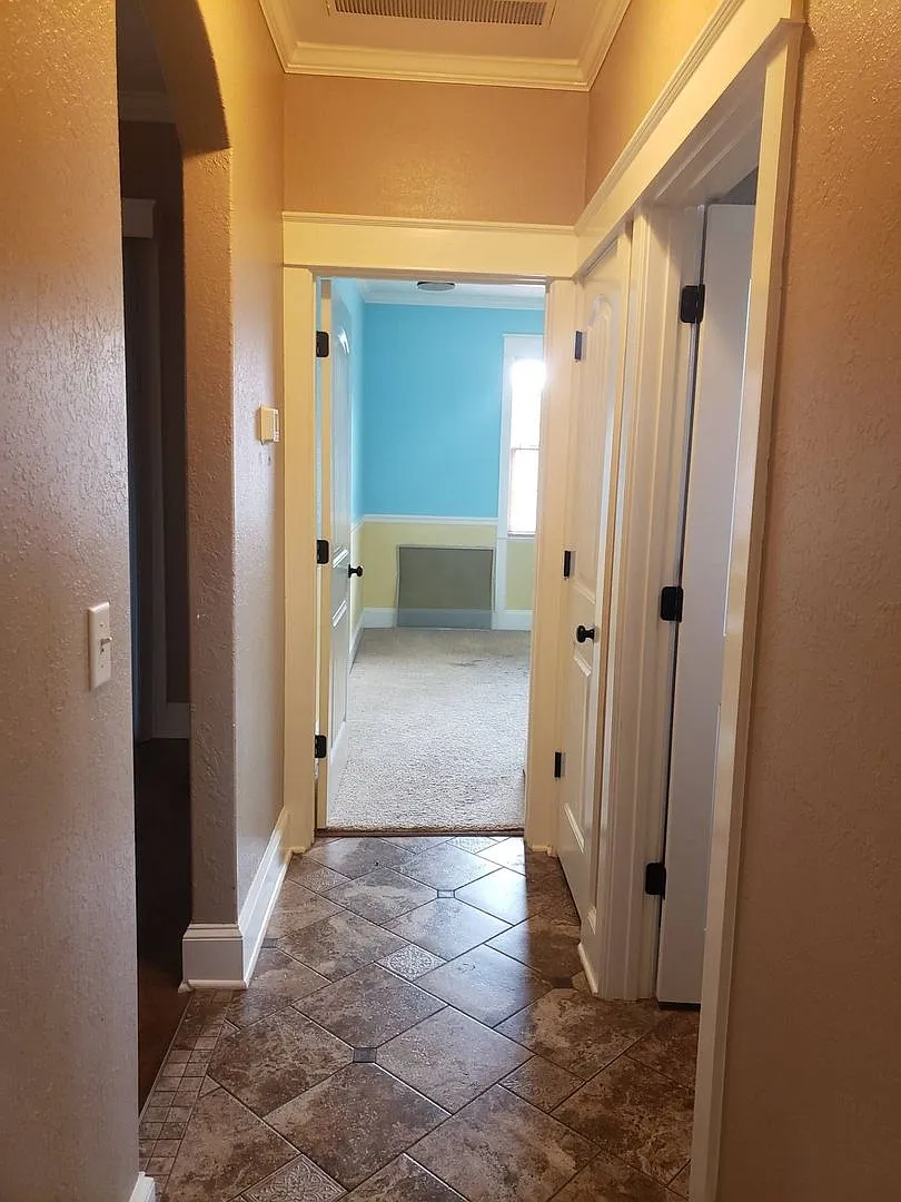 Beautiful All Brick Entertainer's Dream in Hawk's Landing! — Photo 4