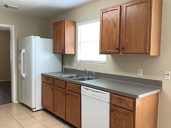 5th image of 18223 Barkers Crest Dr