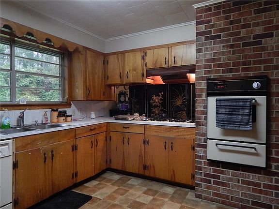 2nd image of 127 Evangeline Dr