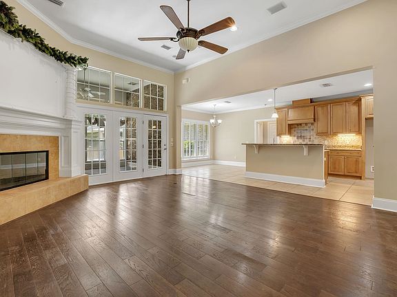 4th image of 735 Carr Ln