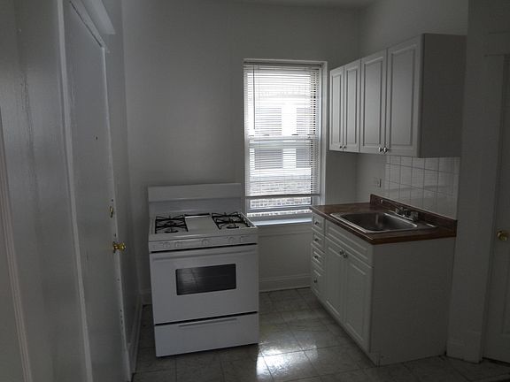 3rd image of 4848 W Hutchinson St APT 3B