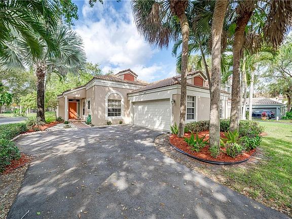 4th image of 1001 NW 104th Ave