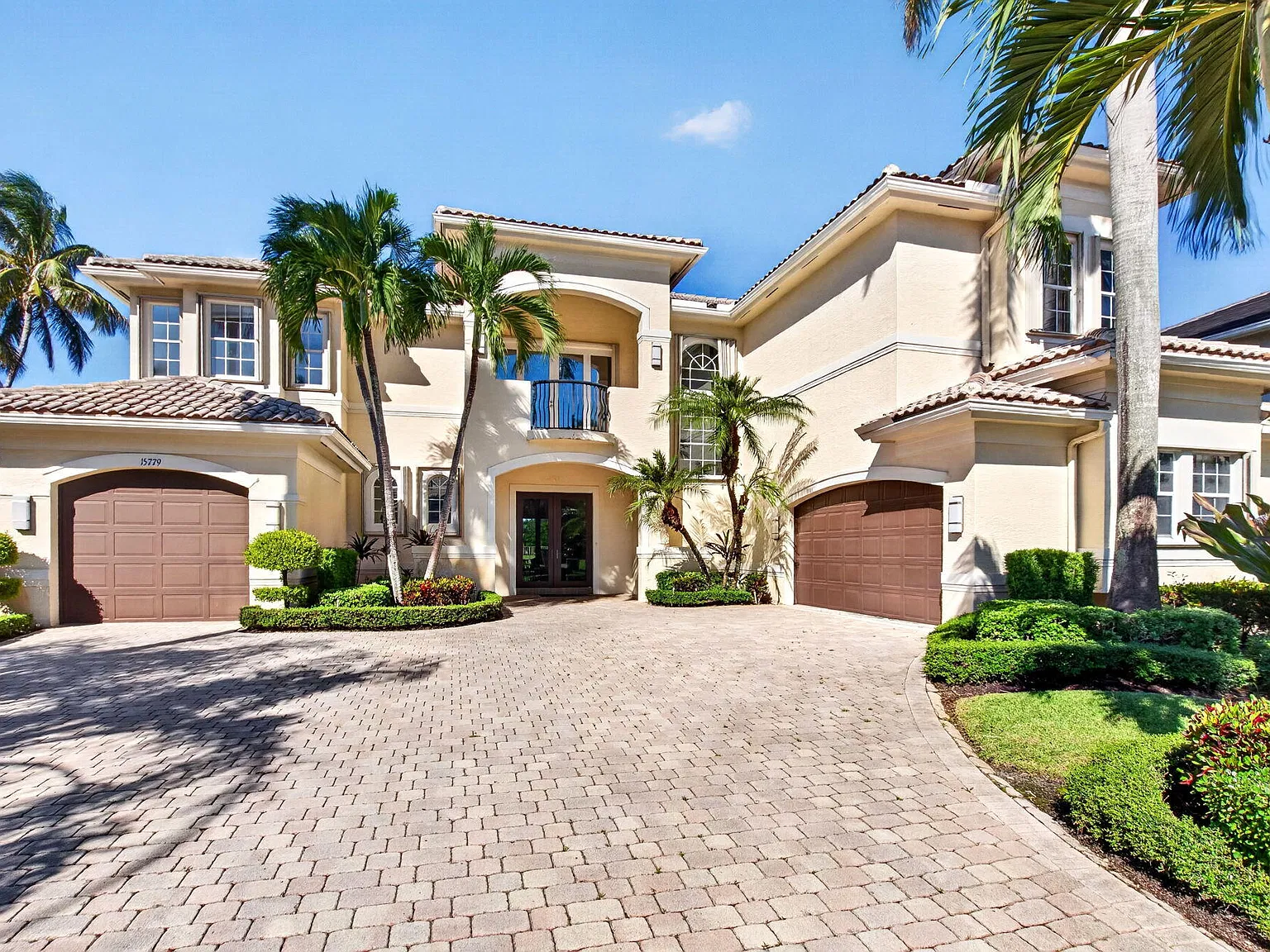 6 bed, 7.0 bath, 5618 sqft, $13,000 — Photo 4