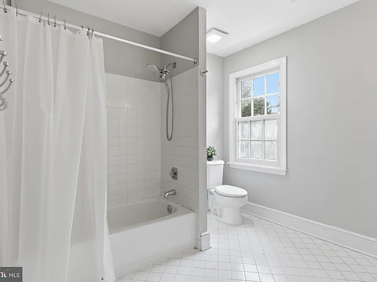 6817 Jeremiah Ct — Photo 30