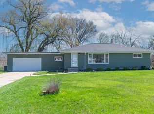 770 Maple Ridge Ln, Brookfield, WI 53045
