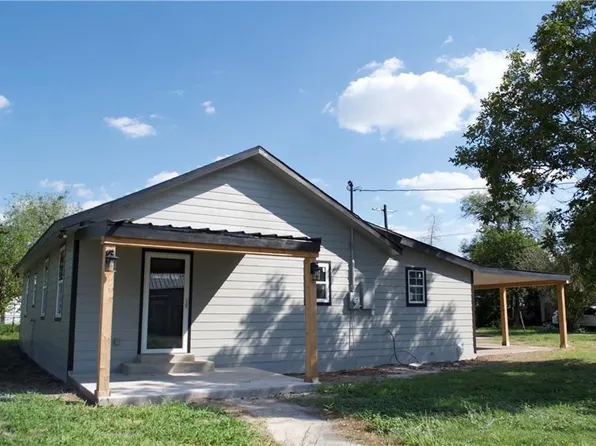 300 E Leroy St, Three Rivers, TX 78071