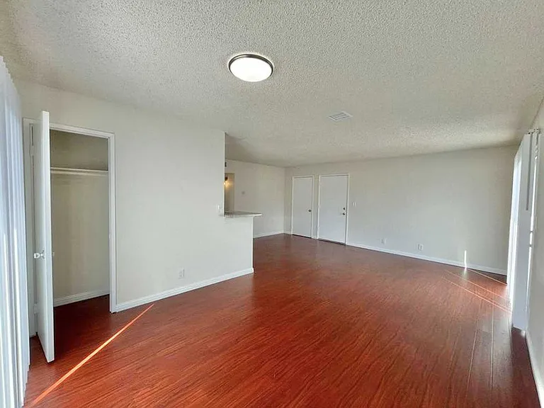 Delano St — Photo 10