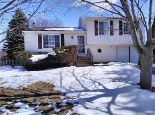 97 Overland Trl, West Henrietta, NY 14586