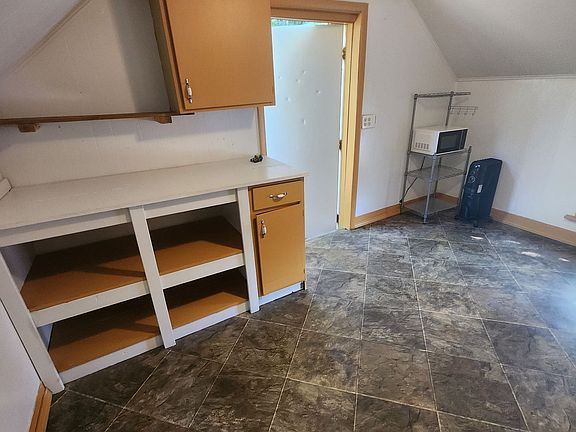 2nd image of 550 E 5th St #2