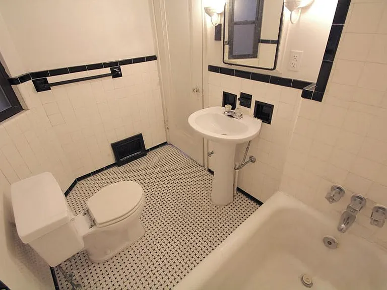 7915 Saint Lawrence Ave #8 — Photo 9