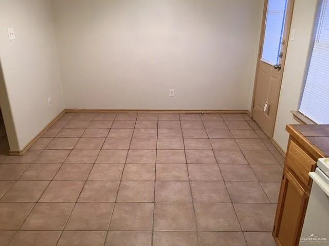 710 S Dfw Dr — Photo 6