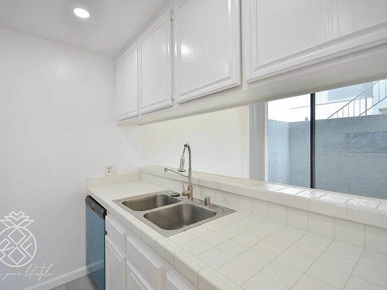1727 Glendon Ave #104 — Photo 19