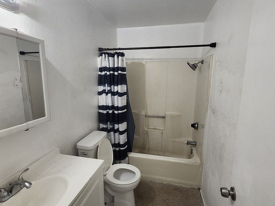 2nd image of 16460 Sequoia St APT 4