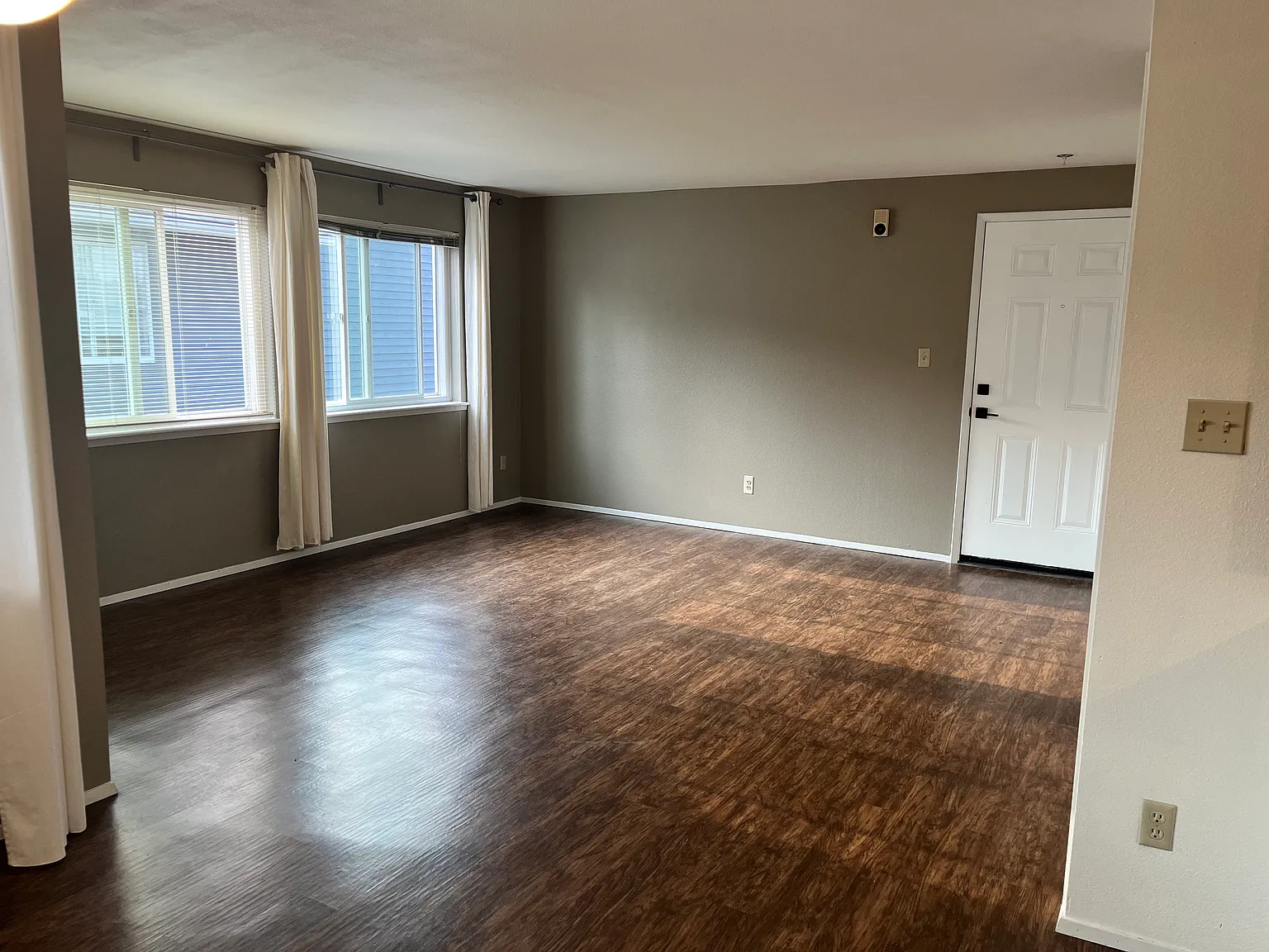 2 bed, 925 sqft, $2,450 — Photo 3