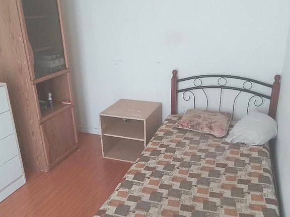 Bedroom B: $780 Furnished Private room with Single sized bed