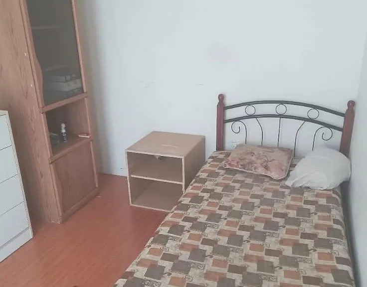 Bedroom B: $780 Furnished Private room with Single sized bed