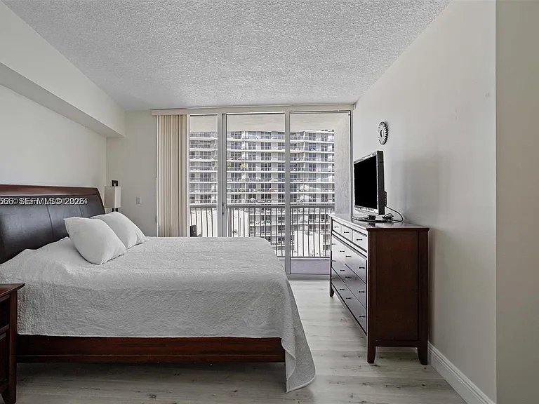 1750 N Bayshore Dr #3605 — Photo 5