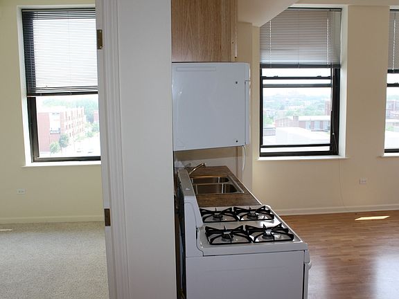 5th image of 2400 W Madison St APT 501