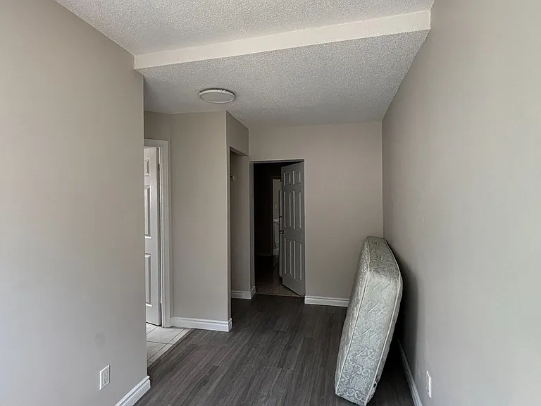 593 Bathurst St #MAIN FLOOR — Photo 10