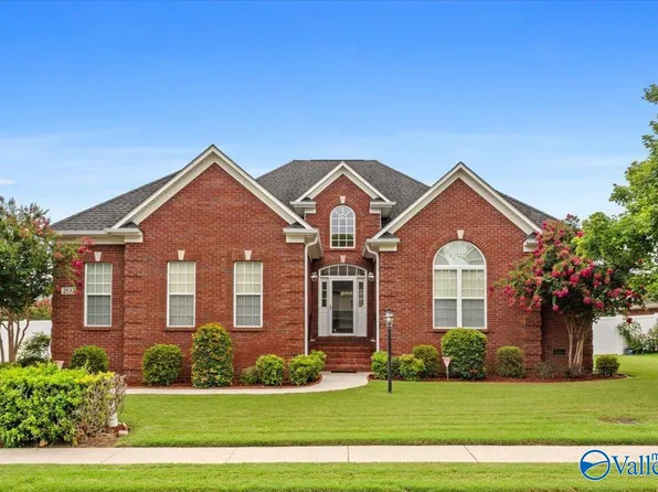 2532 Oak Place Dr SE, Huntsville, AL 35803