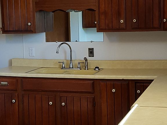 Kitchen-lots of cabinets